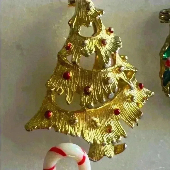 Large set of 12 vintage Christmas brooches some signed circa 60’s, 70’s, 80’s - Picture 10 of 13